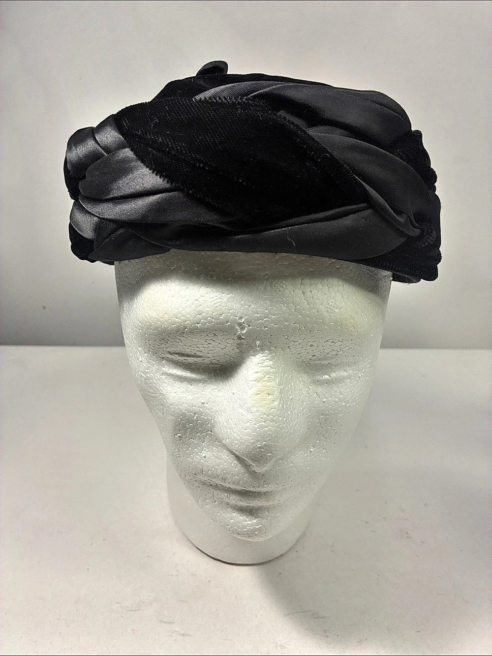 Vintage velvet turban Black Hat